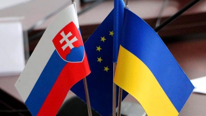 Прапори України та Словаччини
